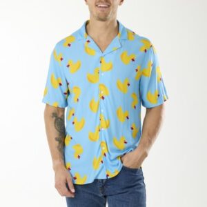 Material: 100% Viskos. Jakten på den perfekta sommarskjortan är över nu när Honolulu Shirt har gjort entré! Avslappnad passformLätt